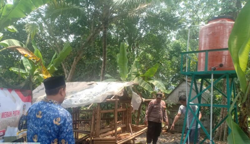 Polsek Curugbitung Bangun Sumur Bor Merah Putih Presisi di Lebak Pinang